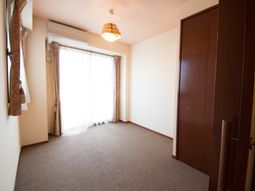 明るい居室の空間