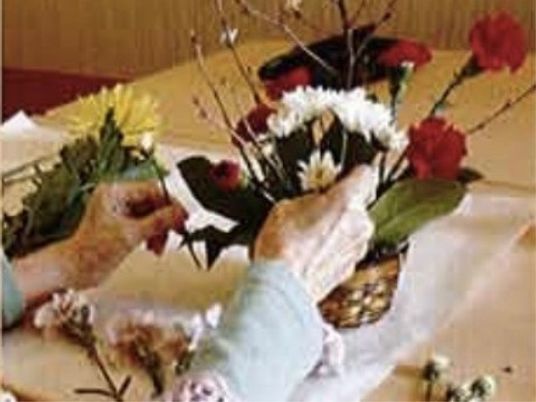 花を活ける手元