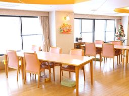 明るいダイニングスペース