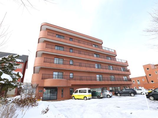 雪景色のある建物外観