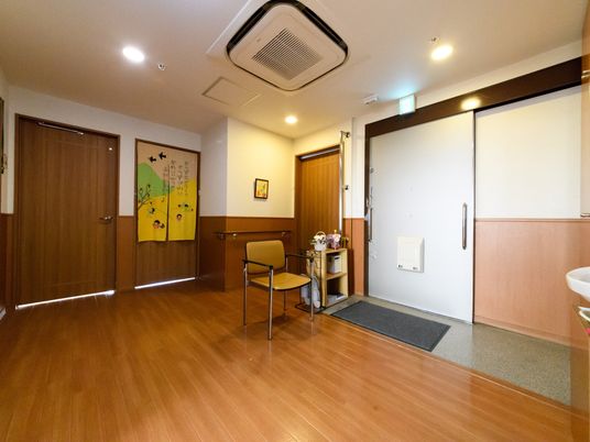 暖かみのあるゆったり廊下