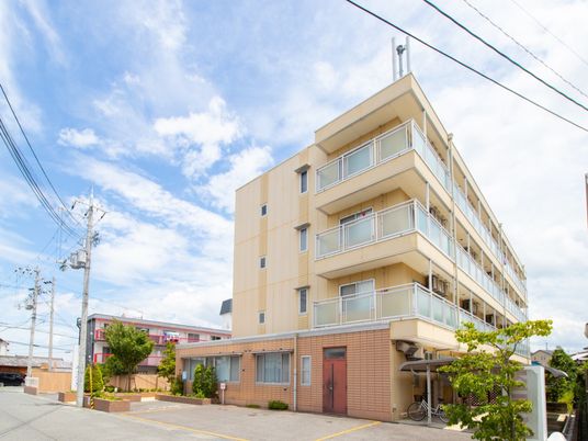 明るく広々した外観