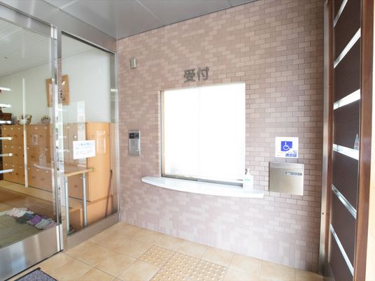玄関受付エリアの案内