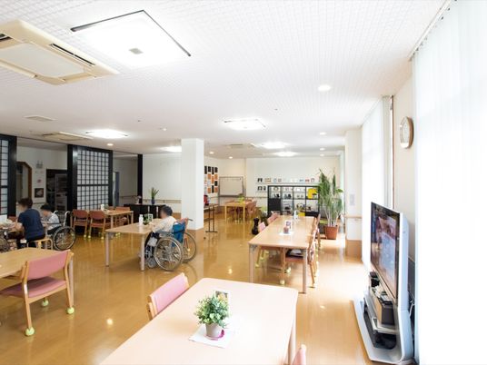 明るい共有スペースの様子