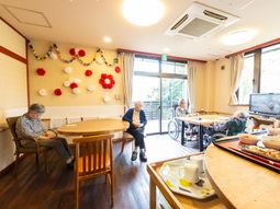 温かい雰囲気の食堂