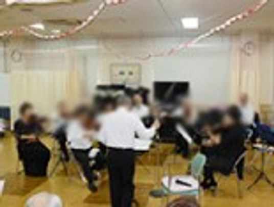 音楽活動中の多目的室