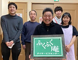 笑顔のスタッフたちエントランス