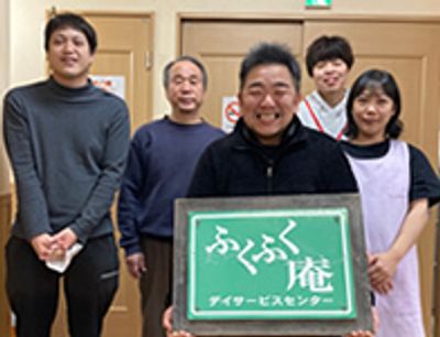笑顔のスタッフたちエントランス