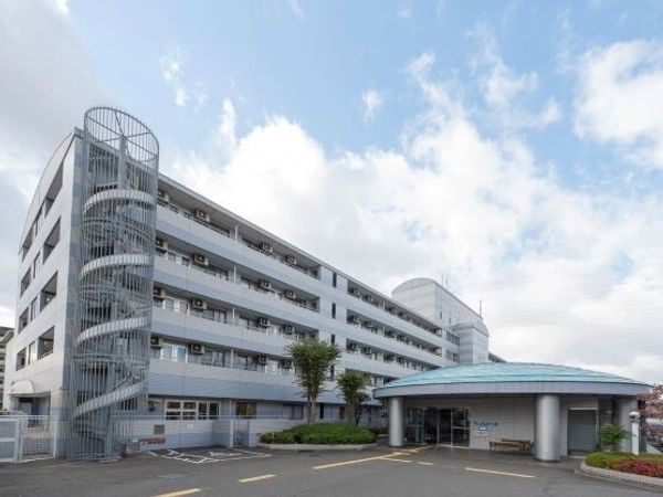 明るい建物の外観
