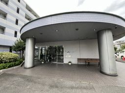 光あふれる静かなエントランス
