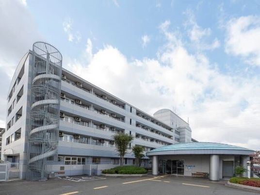 多階層の建物外観