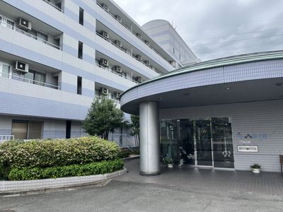 エントランスの清潔感ある外観