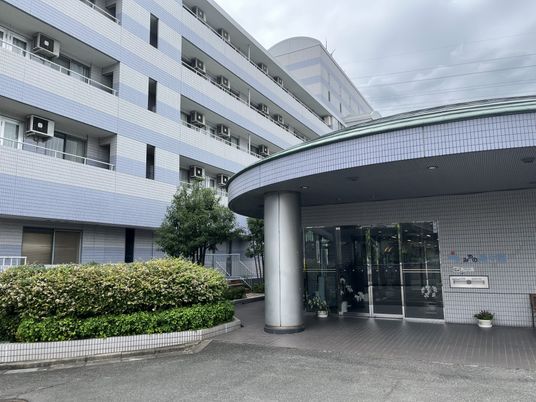 エントランスの清潔感ある外観