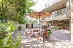 明るい廊下の様子