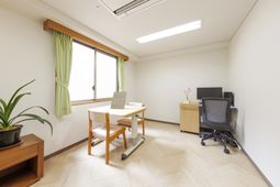 施設のクリアなエントランス