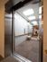 廊下に面したエレベーター
