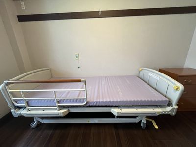 落ち着いた色調の居室