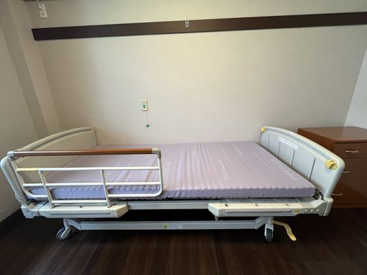 落ち着いた色調の居室