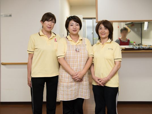 笑顔のスタッフ三人組