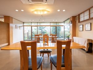 和風の明るい食堂