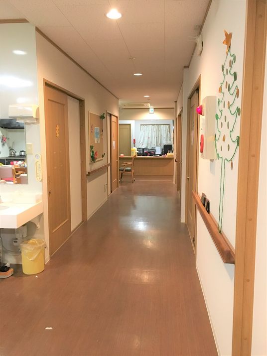 明るい廊下の様子