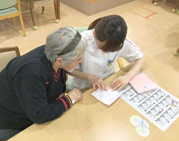 スタッフと活動する様子