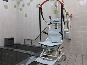 浴室の入浴補助機器  
