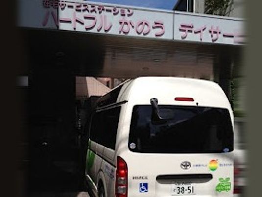 施設外観と車両  