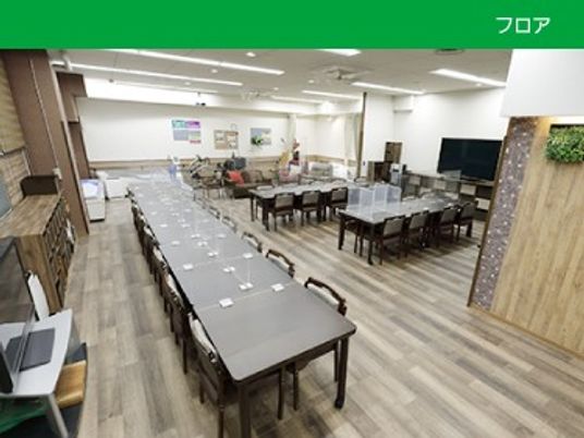 広い食堂  