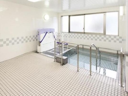 明るい清潔な浴室