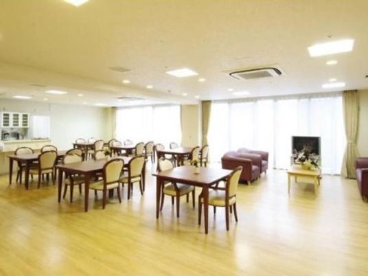 広々とした明るい共有スペース