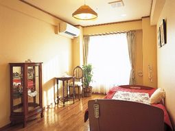 明るい居室の一角