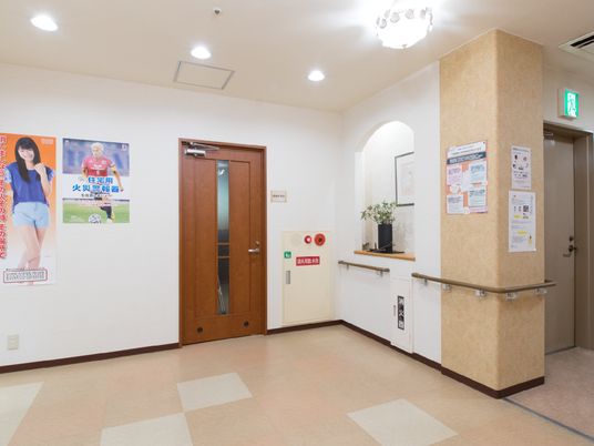 明るい廊下の一角