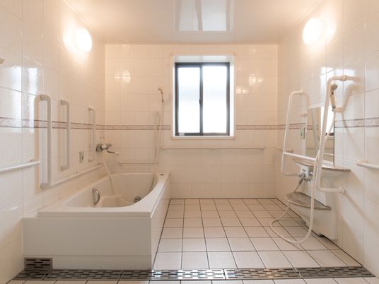 バリアフリーの浴室設備