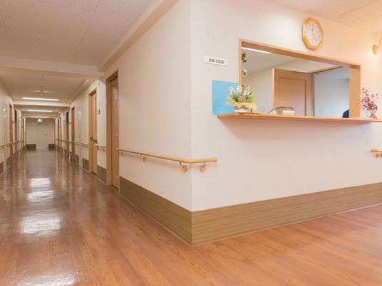 明るい廊下の風景