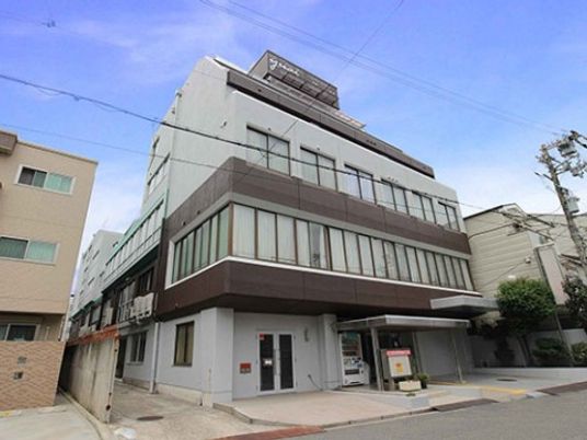 モダンな建物の外観