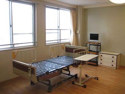 明るい個室の居室