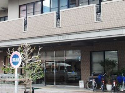 自転車と看板の入口