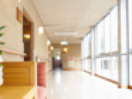 自然光が入る廊下