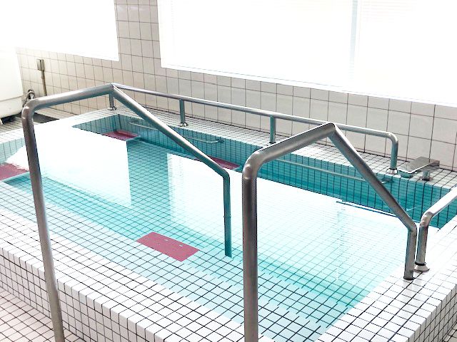 明るい浴室 浴室 広くて清潔な浴室は、開放感があり快適にご利用いただけます。設備も安心です。
