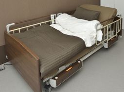 快適な居室のベッド