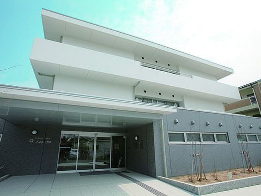 建物正面の外観  