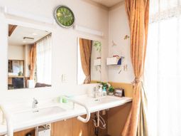 明るい洗面台エリア