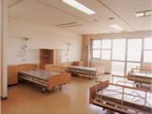 明るい居室 居室 自然光がたっぷり入る清潔感のあるスペースです。快適な就業環境を提供しています。