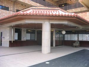 施設入口のエントランス
