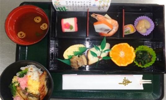 色彩豊かな料理の盛り付け
