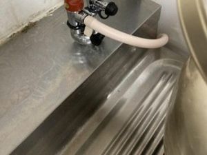 洗面台の蛇口周辺  