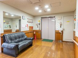 落ち着いた雰囲気のロビー