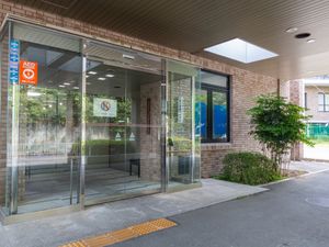 透明な入口のエントランス