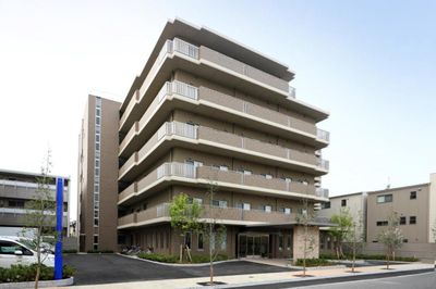 高層の建物外観